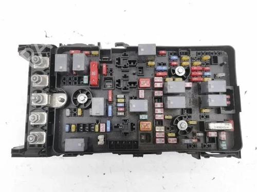 Used Fuse box Fuse box 28864540 28864540