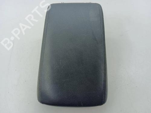 Used Armrest / Center console Armrest / Center console 28888342 28888342