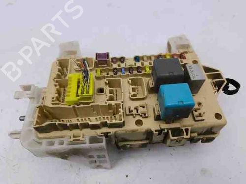 Used Fuse box TOYOTA COROLLA Verso (_E12_) 2.0 D-4D (CDE120_, CDE120R) (90 hp) 28857156