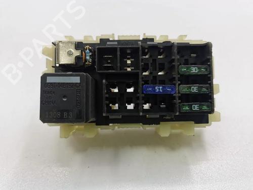 Used Fuse box Fuse box 33253140 33253140