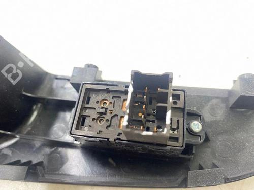 Right front window switch KIA CARENS III MPV (UN) 2.0 CRDi 140 | BP38242283I26 - Image 2
