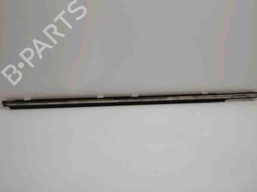 Dørliste PEUGEOT 4007 (VU_, VV_) 2.2 HDi (156 hp) 28903088