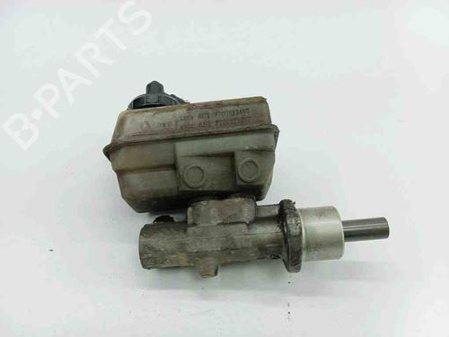 Used Brake master cylinder RENAULT ESPACE III (JE0_) 2.2 12V TD (JE0E, JE0H, JE0P) (113 hp) 28903702