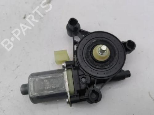 Used Left front window motor SEAT LEON (KL1, KLG) 1.5 TSI (131 hp) 28861415