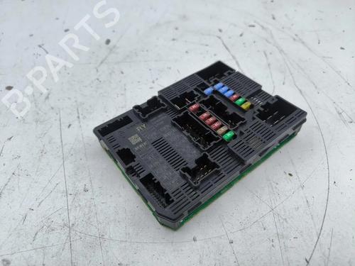 Used Fuse box Fuse box 33668345 33668345