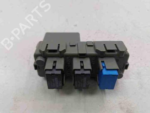 Fuse box HONDA CR-V II (RD_) 2.2 CTDi (RD9) | BP28853003E1