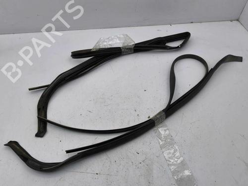 Used Rubber door seal TESLA MODEL S (5YJS) 60 (306 hp) 28900795