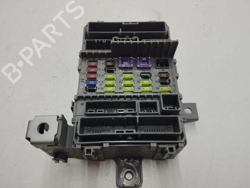 Used Fuse box Fuse box 33251656 33251656