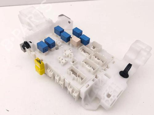 Used Fuse box Fuse box 32678132 32678132