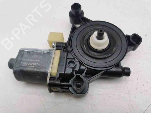 Rudehejsemotor forskærm venstre VW T-ROC (A11, D11) 1.0 TSI (116 hp) 28899583