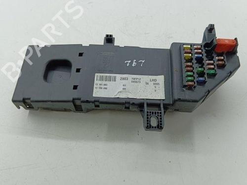 Boîte à Fusibles OPEL VECTRA C GTS (Z02) 1.9 CDTI (F68) (120 hp) 28843976
