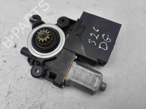 Rudehejsemotor bagstkærm højre VOLVO V50 (545) 1.6 D (110 hp) 28889787