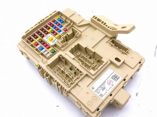 Used Fuse box Fuse box 37599165 37599165