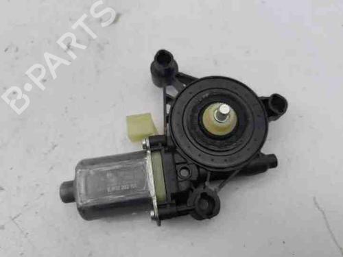 Used Left front window motor SEAT LEON (KL1, KLG) 1.5 TSI (131 hp) 28861415