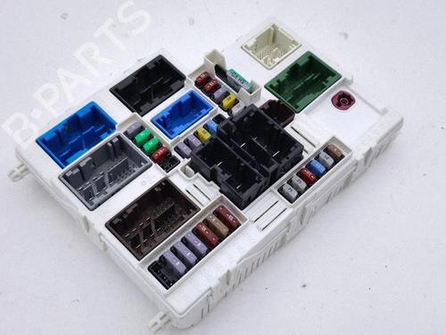 Used Fuse box Fuse box 37521940 37521940
