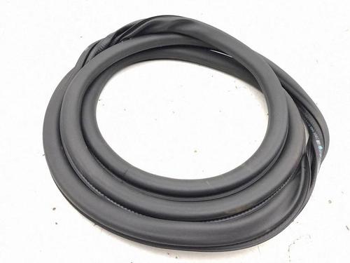 Used Rubber door seal Rubber door seal PEUGEOT 5008 III (KA_, KB_, KC_) e-210 (213 hp) 39939766 39939766