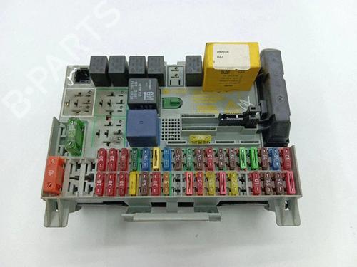 Used Fuse box Fuse box 38243352 38243352