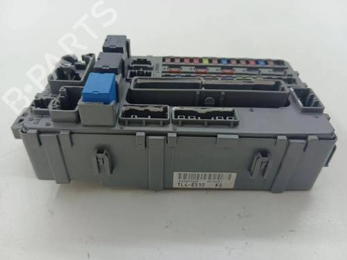 Used Fuse box Fuse box 33227267 33227267