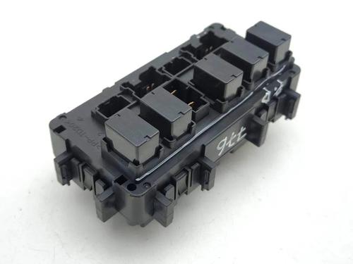 Used Fuse box Fuse box 28876872 28876872