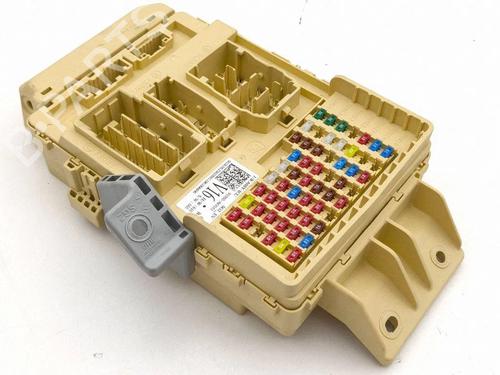 Used Fuse box Fuse box 37467790 37467790