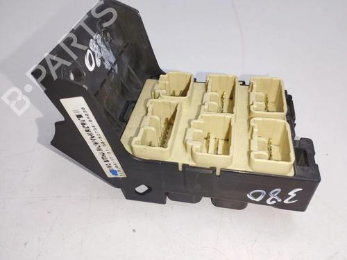 Used Fuse box Fuse box 33252558 33252558