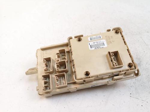 Used Fuse box Fuse box 33225324 33225324