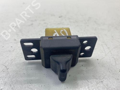 Used Right rear window switch CHRYSLER VOYAGER IV (RG, RS) 3.8 (218 hp) 28892019