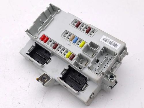 Used Fuse box Fuse box 32675910 32675910