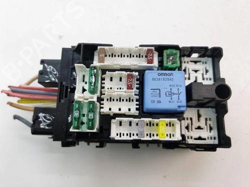 Used Fuse box Fuse box 28869601 28869601