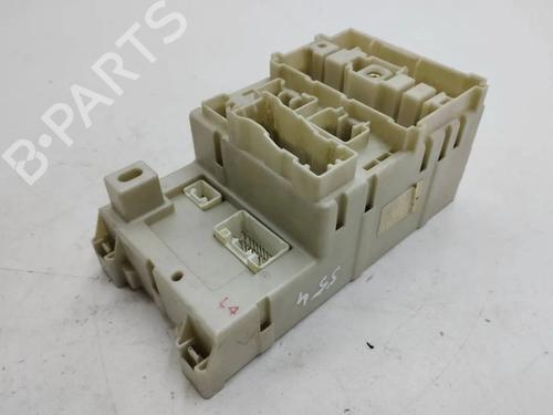 Used Fuse box Fuse box 33228211 33228211