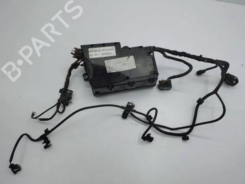 Used Fuse box Fuse box 28853447 28853447