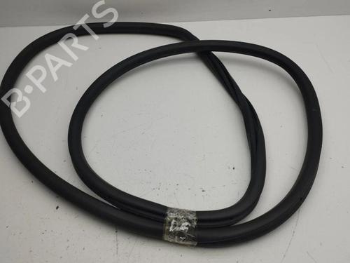 Used Rubber door seal PEUGEOT 2008 II (UD_, US_, UY_, UJ_, UR_, UC_) 1.5 BlueHDI 110 (UDYHSK) (110 hp) 28900997