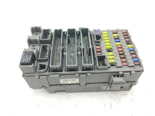 Used Fuse box Fuse box 33207171 33207171