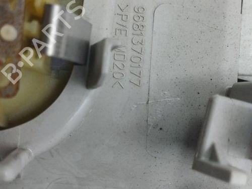 Interior roof light PEUGEOT 5008 (0U_, 0E_) 1.6 HDi | BP28894431I8