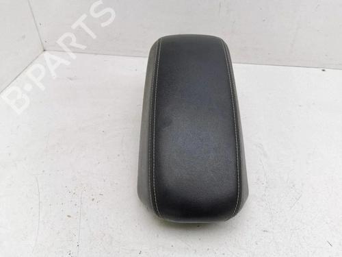 Used Armrest / Center console Armrest / Center console JEEP CHEROKEE (KL) 2.0 CRD 4x4 (170 hp) 40207864 40207864