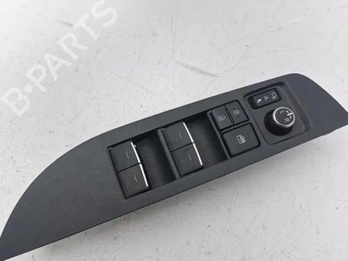 Used Left front window switch TOYOTA COROLLA Estate (_E21_) 2.0 Hybrid (MZEH12) (180 hp) 28859032