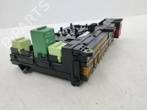Used Fuse box Fuse box 28852729 28852729