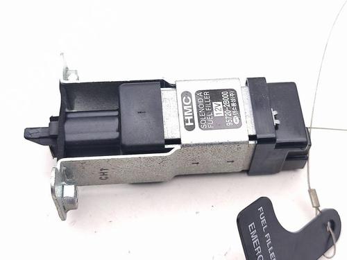 Fuel door actuator HYUNDAI SANTA FÉ II (CM) 2.2 CRDi GLS 4x4 | BP30107415E18 