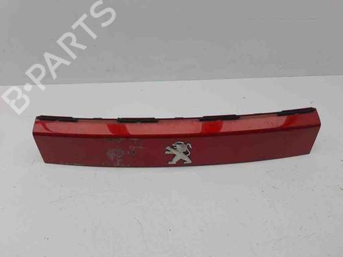 Pynteliste til bagklap PEUGEOT 2008 II (UD_, US_, UY_, UJ_, UR_, UC_) 1.2 PureTech 130 (USHNS, URHNS) (130 hp) 28879407