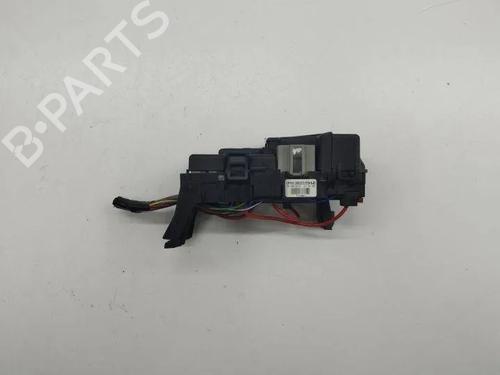 Used Fuse box Fuse box 28844348 28844348