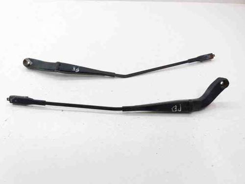 Used Front windshield wiper arm MERCEDES-BENZ B-CLASS Sports Tourer (W245) B 180 CDI (245.207) (109 hp) 28869305