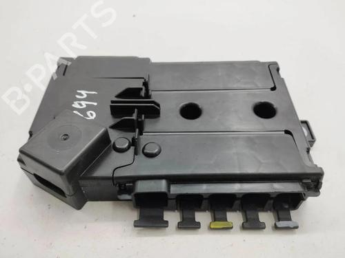 Used Fuse box Fuse box 28876976 28876976