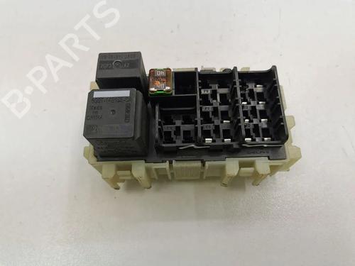 Used Fuse box Fuse box 33253132 33253132