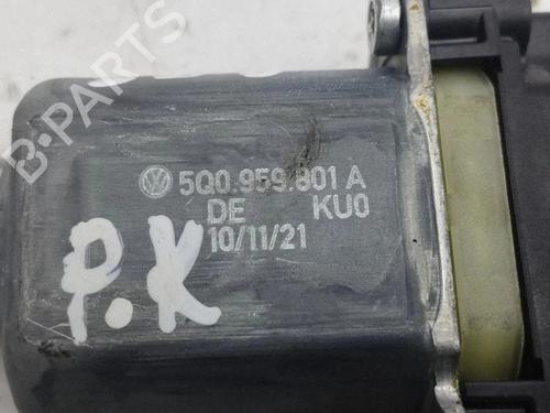 Left front window motor VW GOLF VIII (CD1, DA1) 1.5 TSI | BP40209943E21 - Image 4