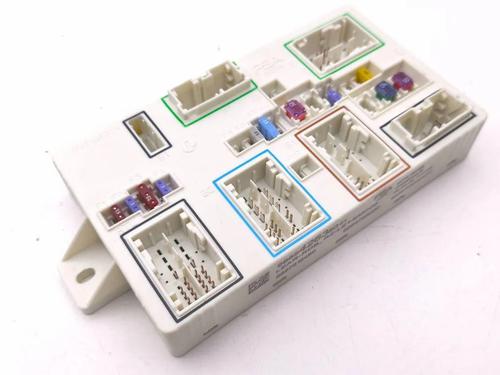 Used Fuse box Fuse box 36465675 36465675