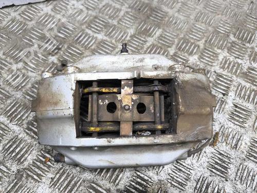 Used Right front brake caliper Right front brake caliper MASERATI 4200 GT / COUPE Coupe 4.2 (390 hp) 40282916 40282916