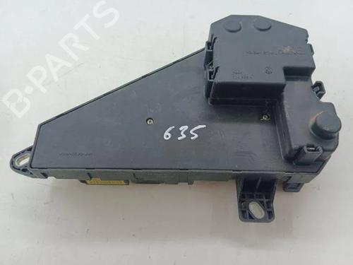 Used Fuse box Fuse box 28852677 28852677