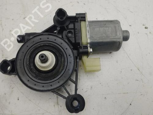 Left front window motor VW GOLF VIII (CD1, DA1) 1.5 TSI | BP40209943E21 - Image 5