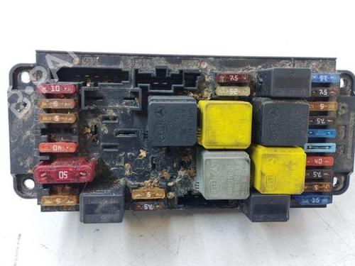 Used Fuse box MERCEDES-BENZ C-CLASS (W203) C 270 CDI (203.016) (170 hp) 28858241