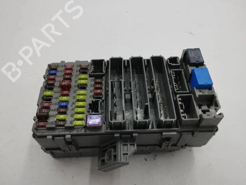 Used Fuse box Fuse box 33259132 33259132
